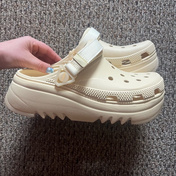🆕Womens Size 9 Crocs Classic Hiker Escape Clogs - Cream - Picture 7 of 12